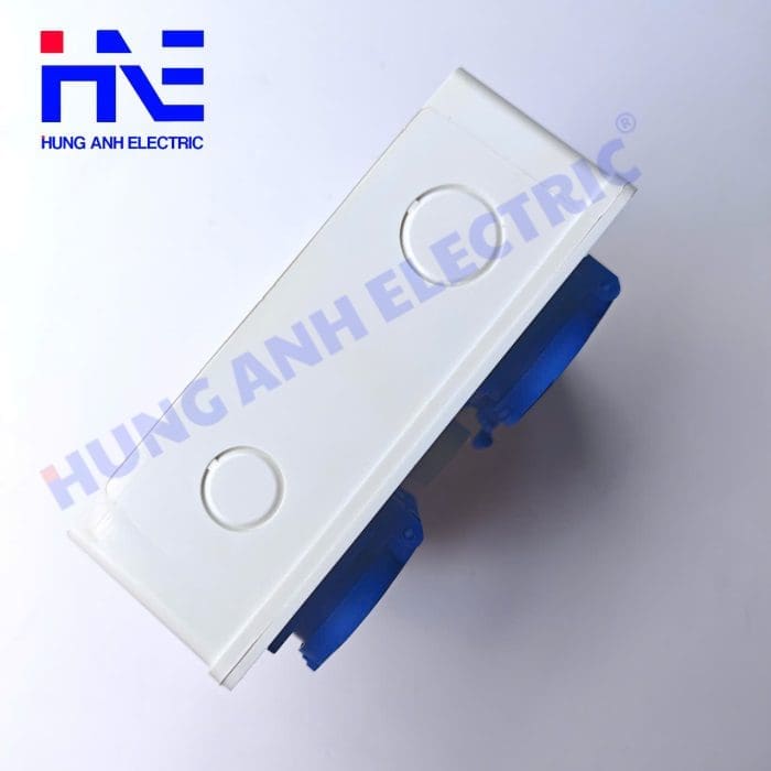 bo-chia-nguon-dien-cong-nghiep-5-o-cam-co-aptomat-va-den-bao-von (3)