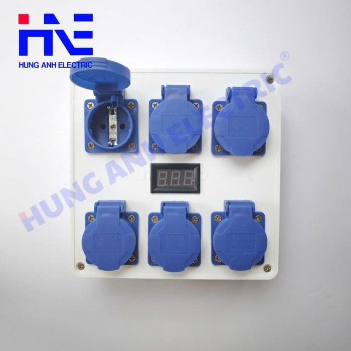 bo-chia-nguon-dien-cong-nghiep-6-o-cam-type-f-co-man-hinh-bao-von (1)