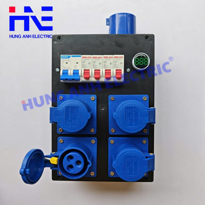 hb-mau-so-06-hop-chia-04-o-cam-cong-nghiep-04-aptomat-tung-o (6)