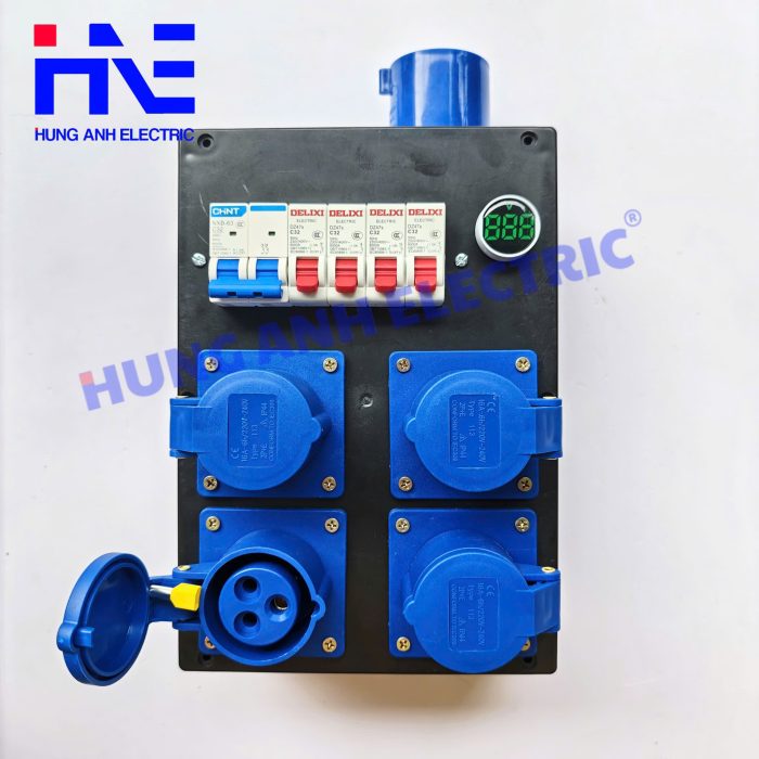 hb-mau-so-06-hop-chia-04-o-cam-cong-nghiep-04-aptomat-tung-o (8)